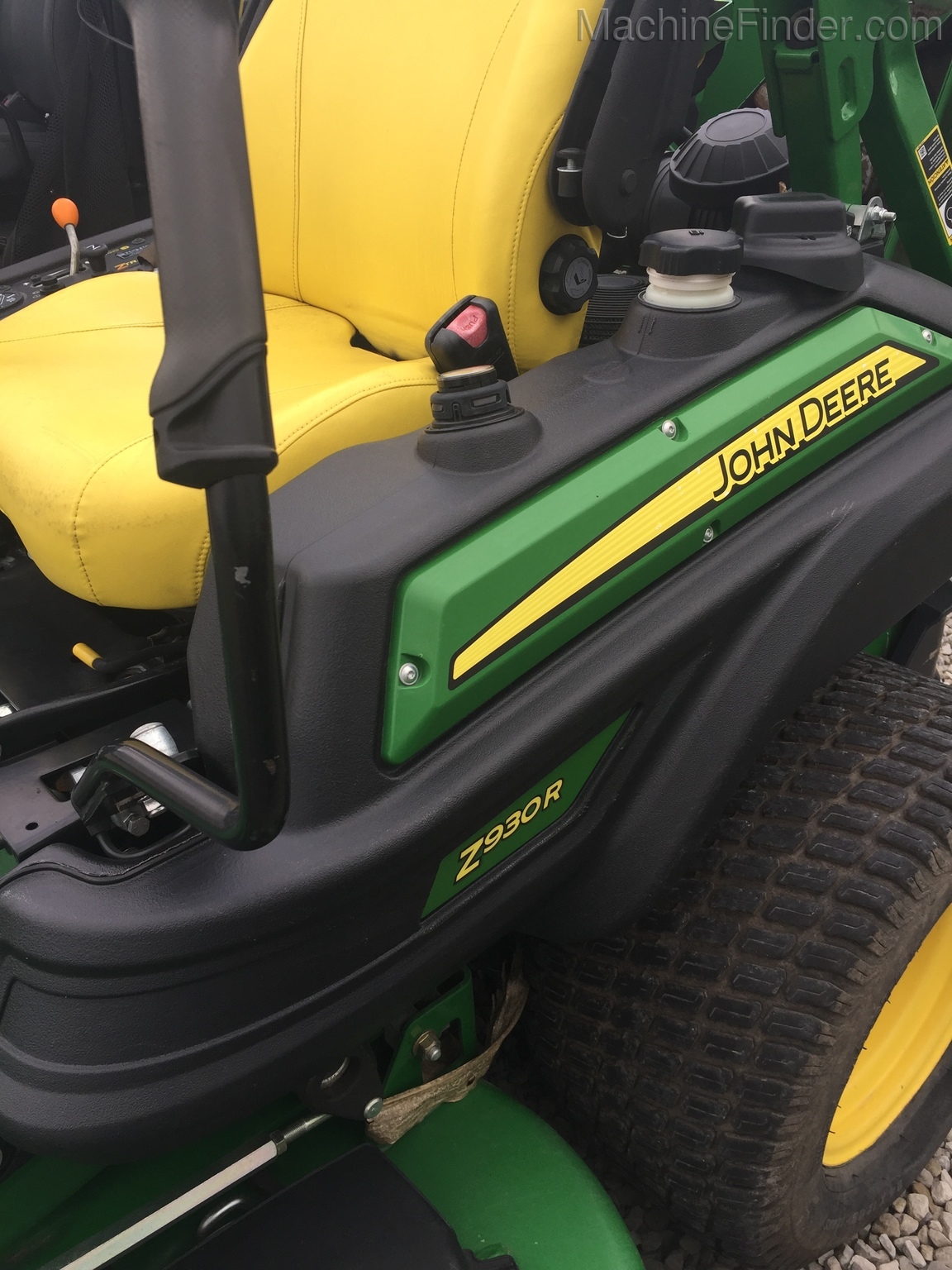 2015 John Deere Z930R Image 10