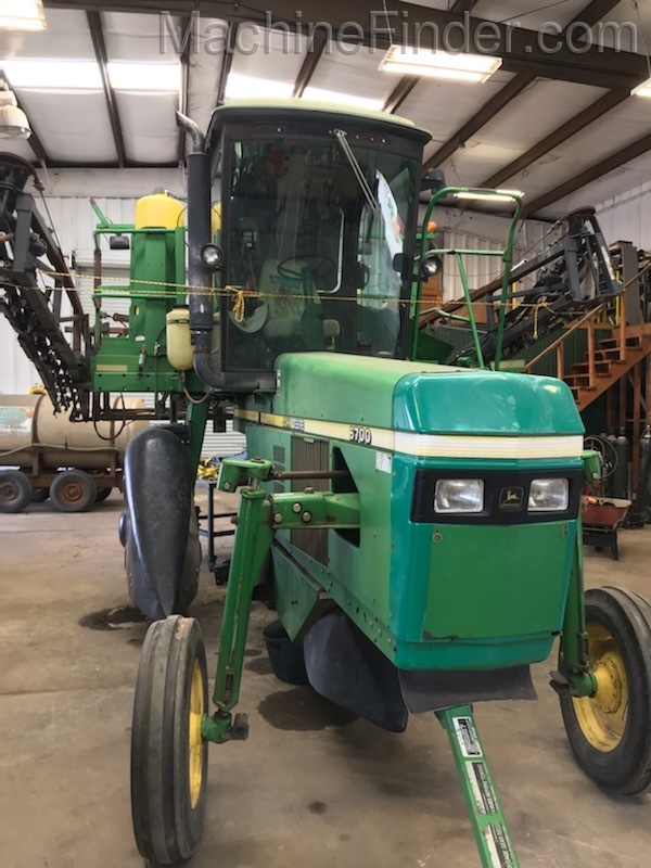 2004 John Deere 6700 Image 2