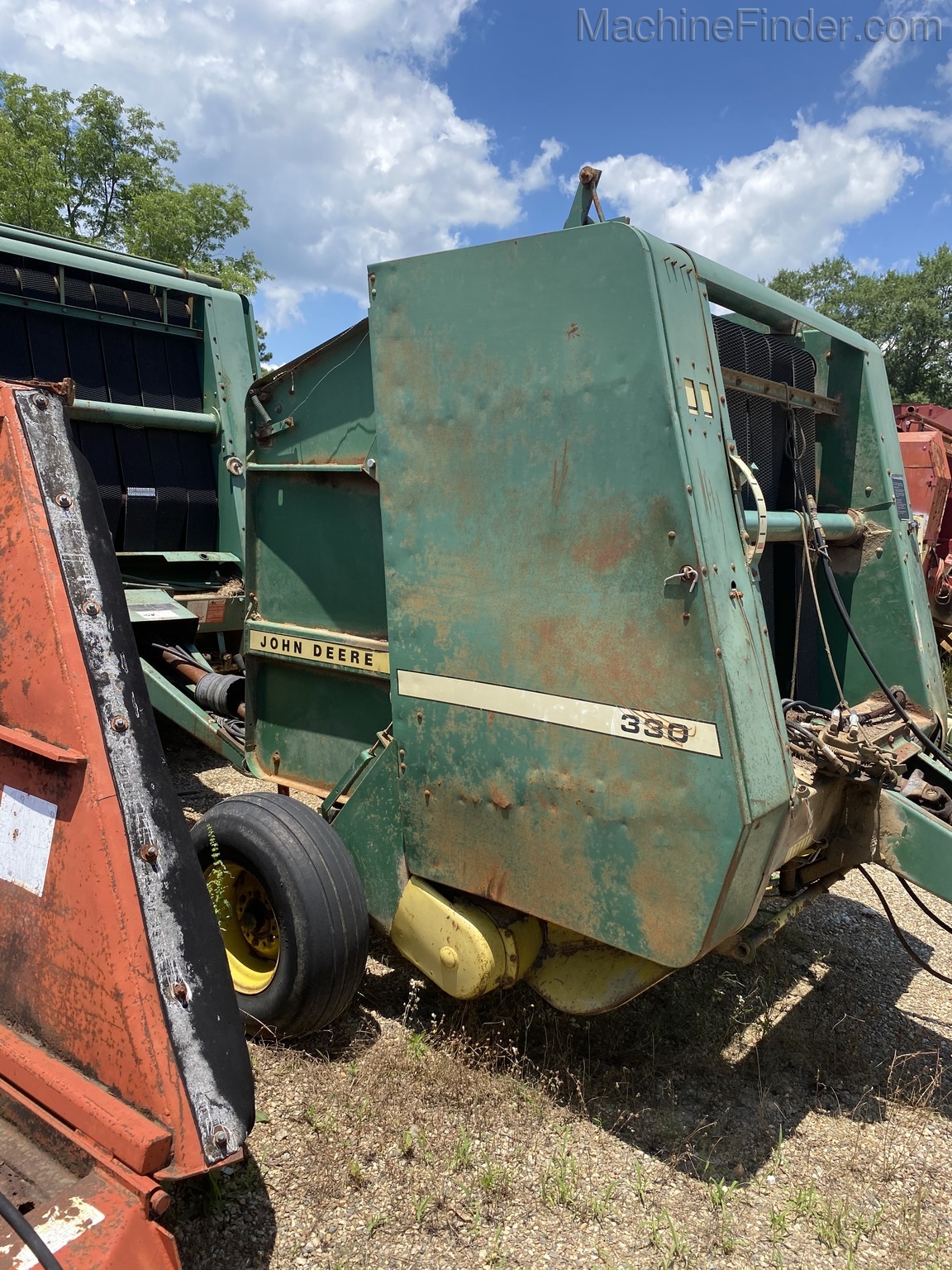 1988 John Deere 330 Image 3