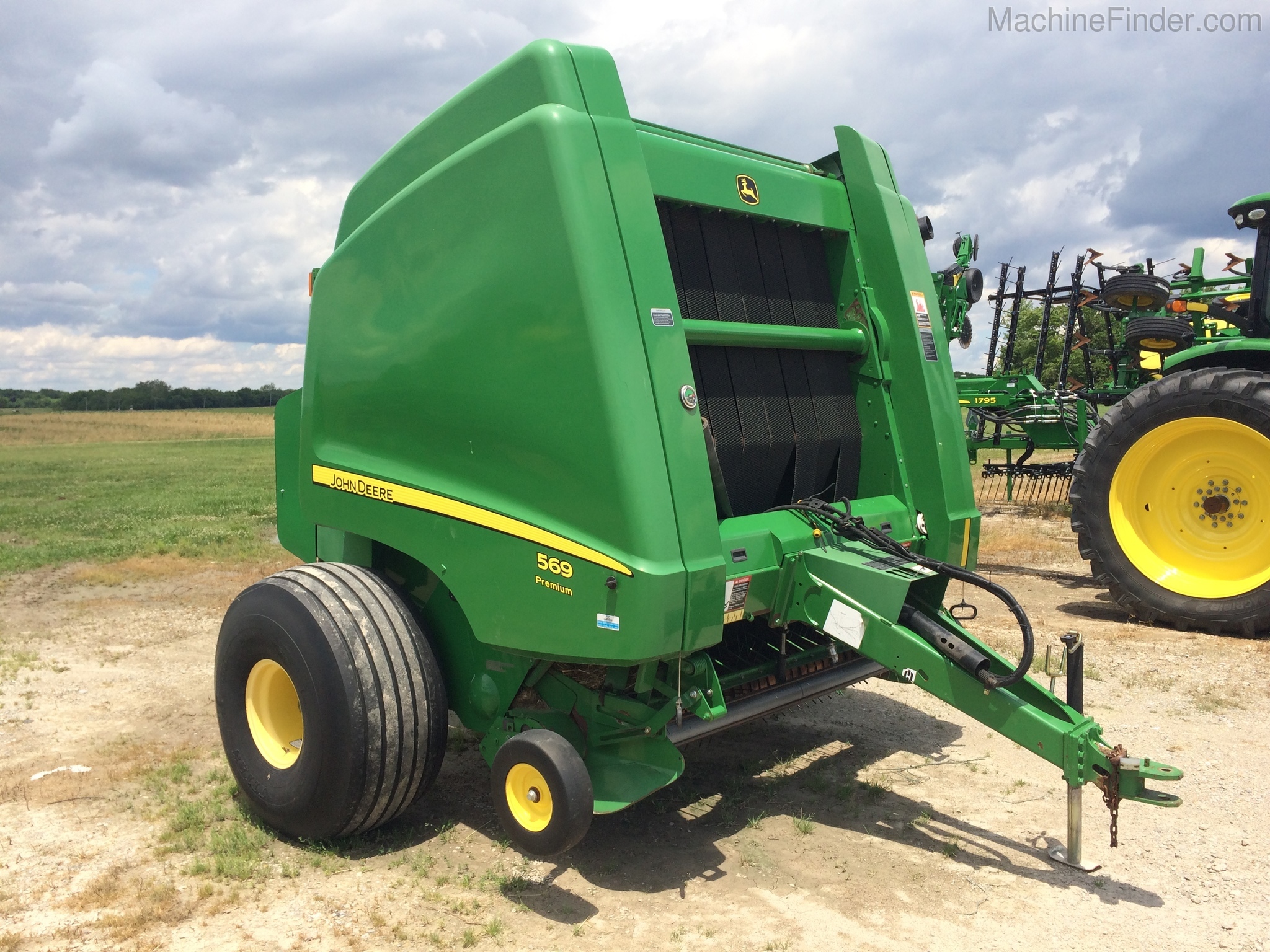 2013 John Deere 569 Premium Image 1