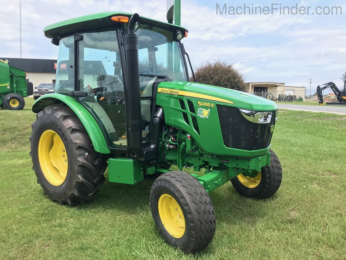 2020 John Deere 5065E Image 2