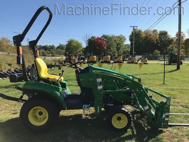 2020 John Deere 1023E Image 8