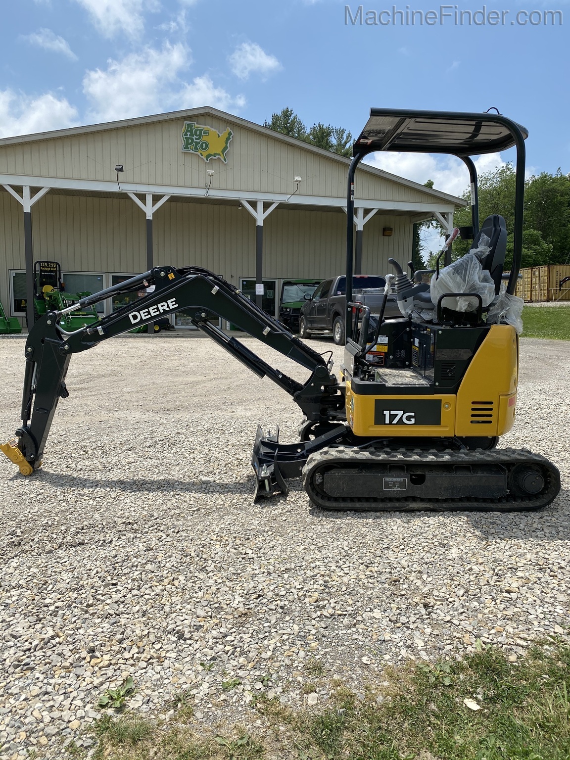 2020 John Deere 17G Image 4