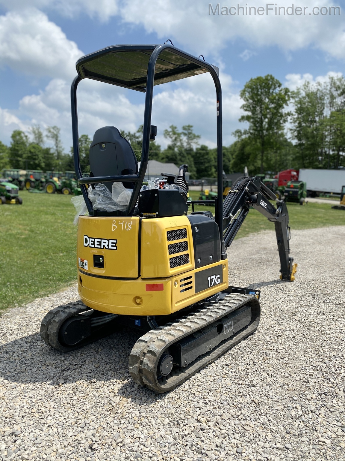 2020 John Deere 17G Image 7