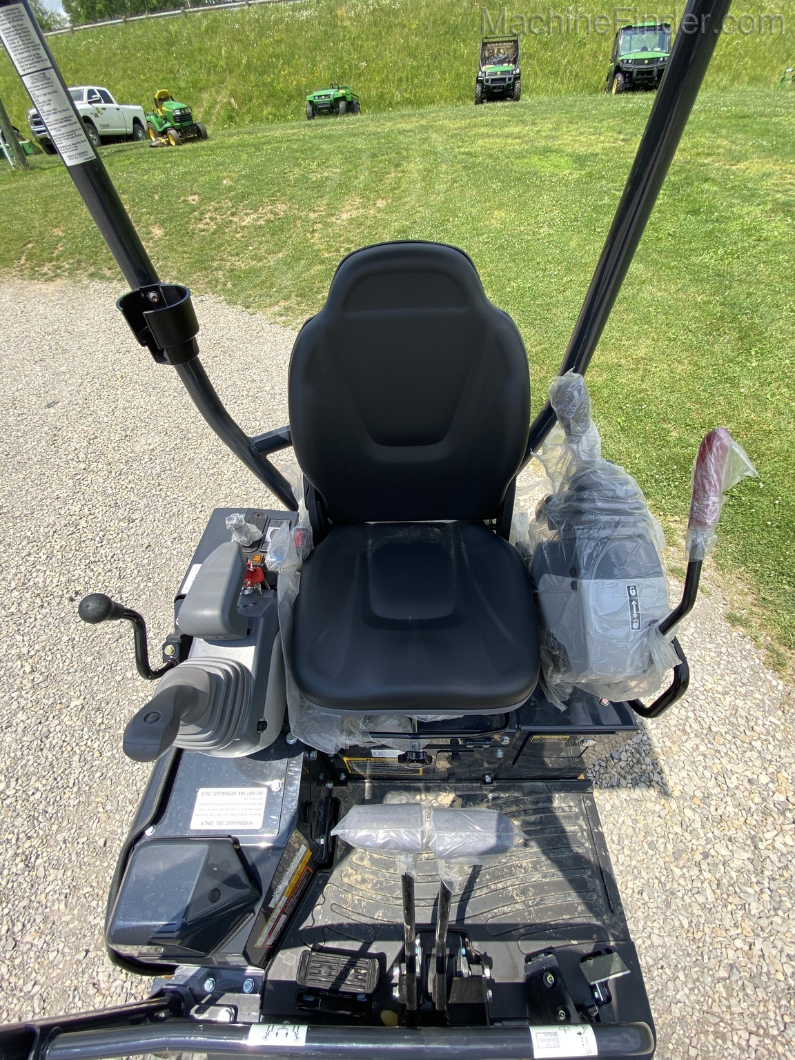 2020 John Deere 17G Image 9