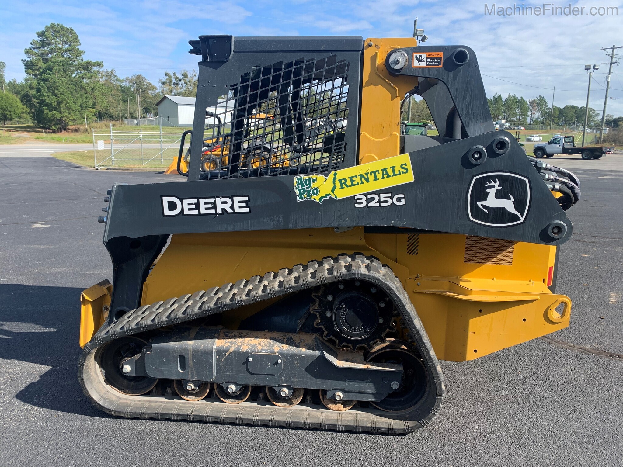 2020 John Deere 325G Image 6