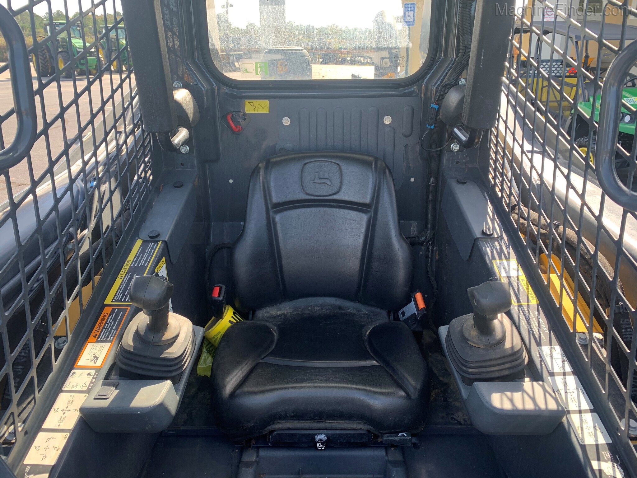 2020 John Deere 325G Image 8