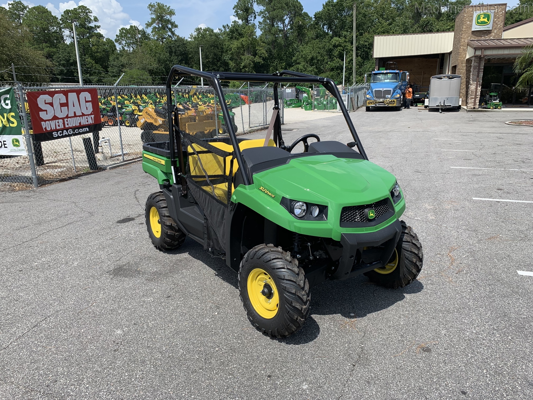 2021 John Deere 560E Image 4