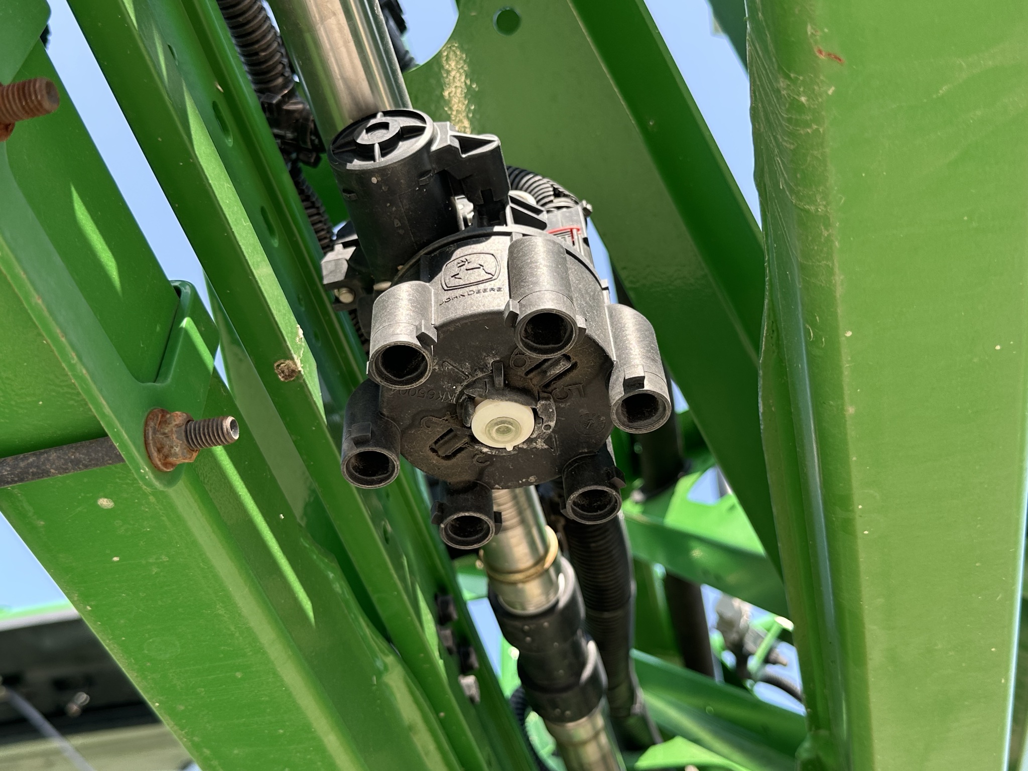 2021 John Deere R4038 Image 17