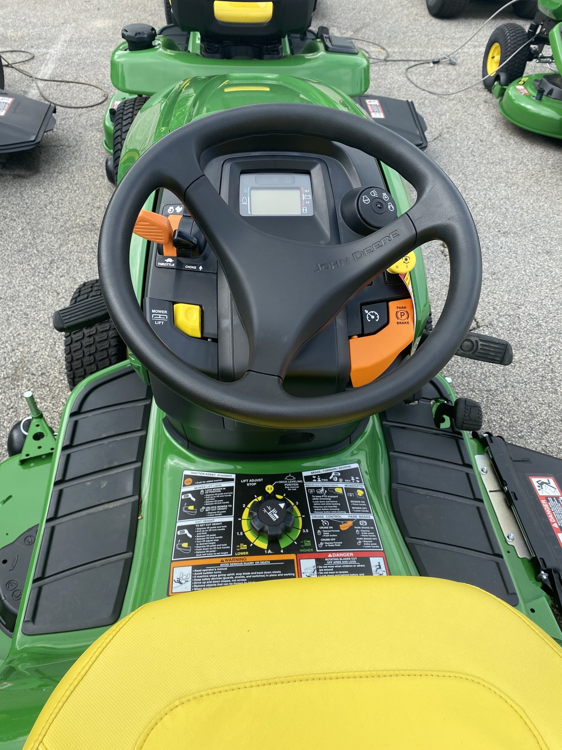 2023 John Deere X380 Image 4