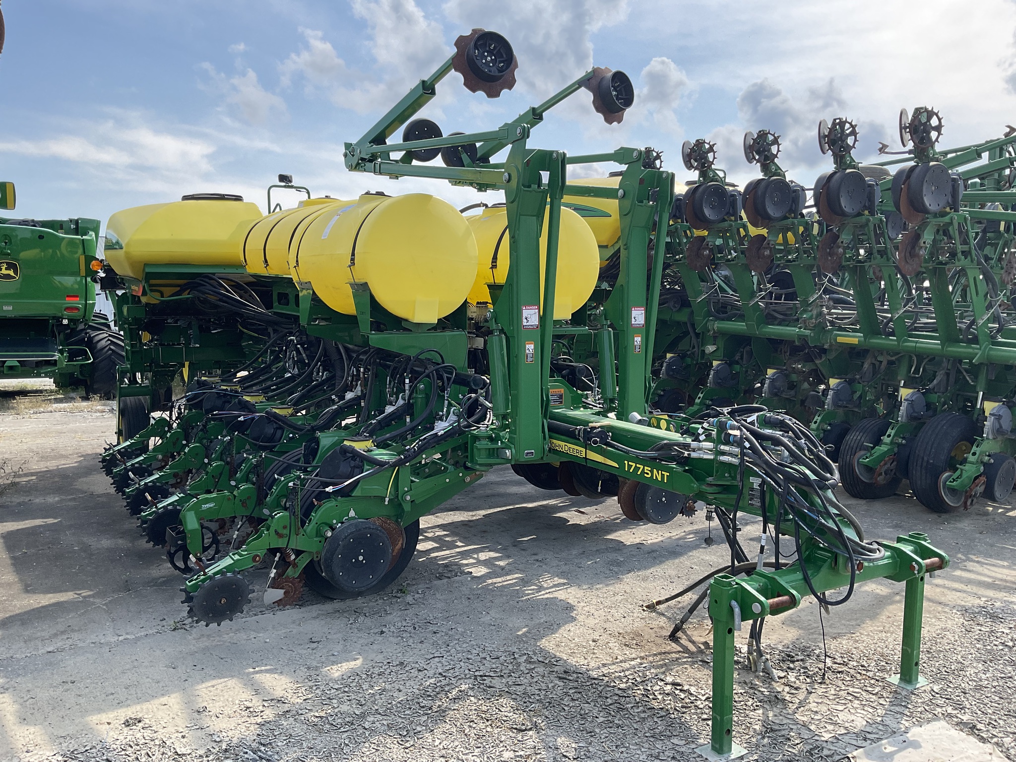 2016 John Deere 1775NT Image 1