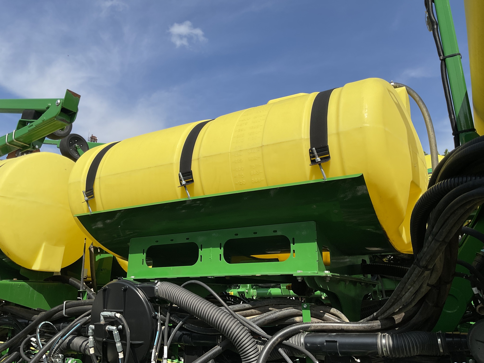 2016 John Deere 1775NT Image 10