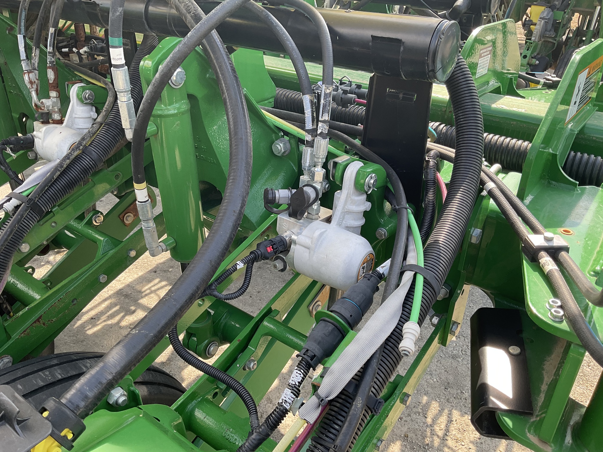 2016 John Deere 1775NT Image 4