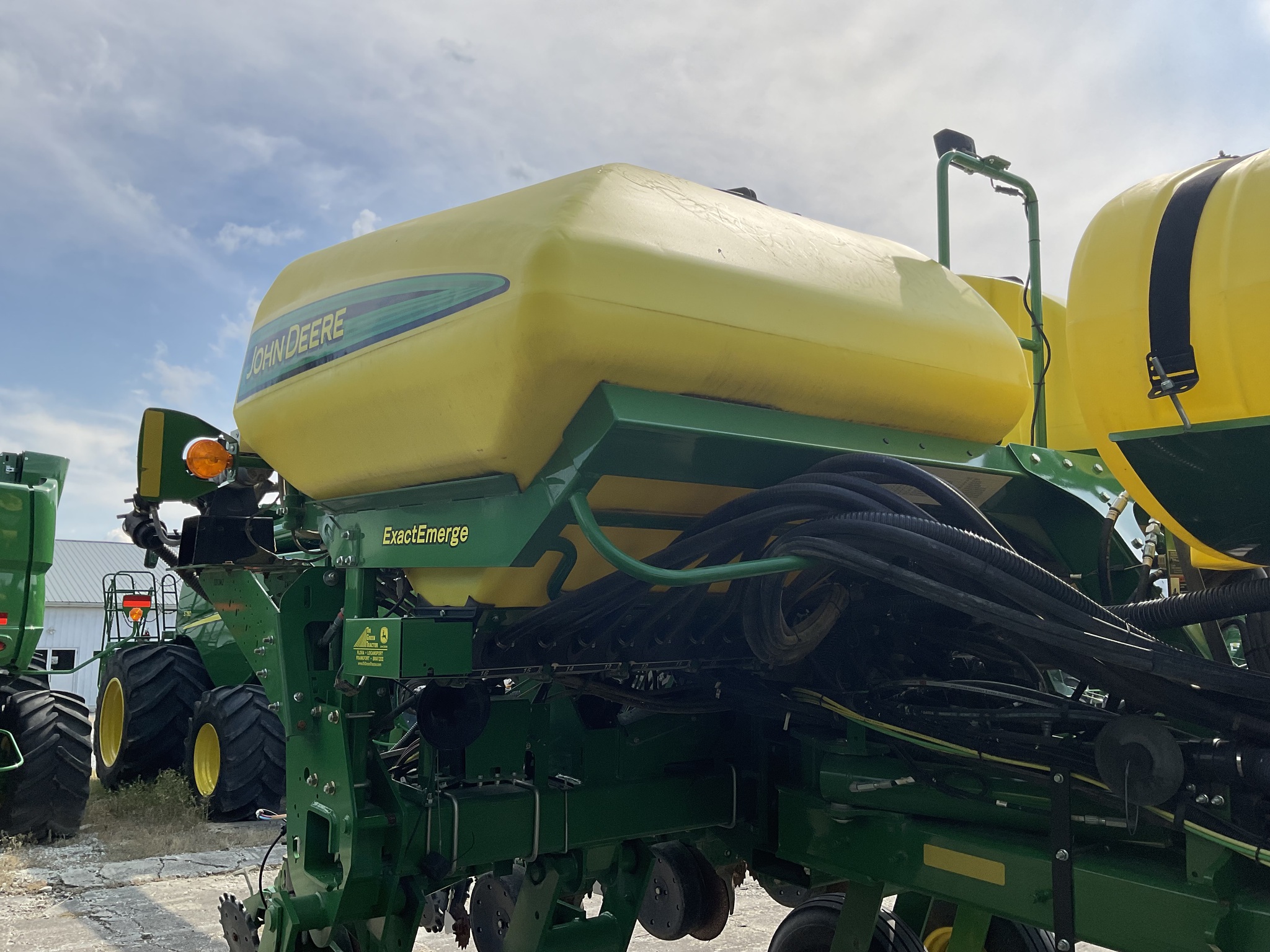 2016 John Deere 1775NT Image 11