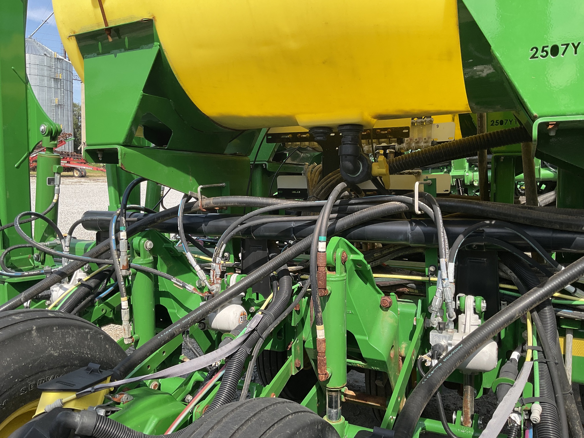 2016 John Deere 1775NT Image 18