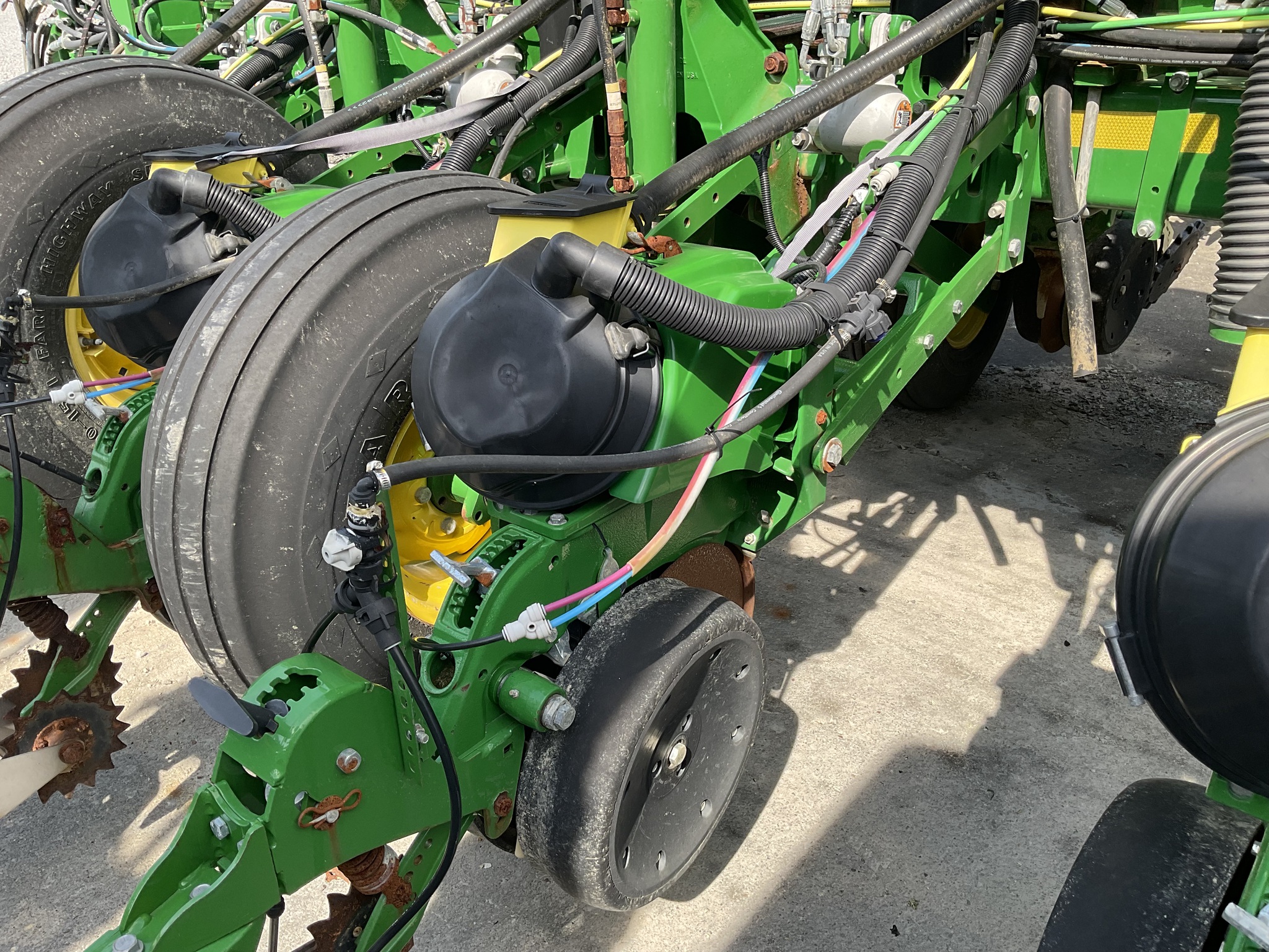 2016 John Deere 1775NT Image 17
