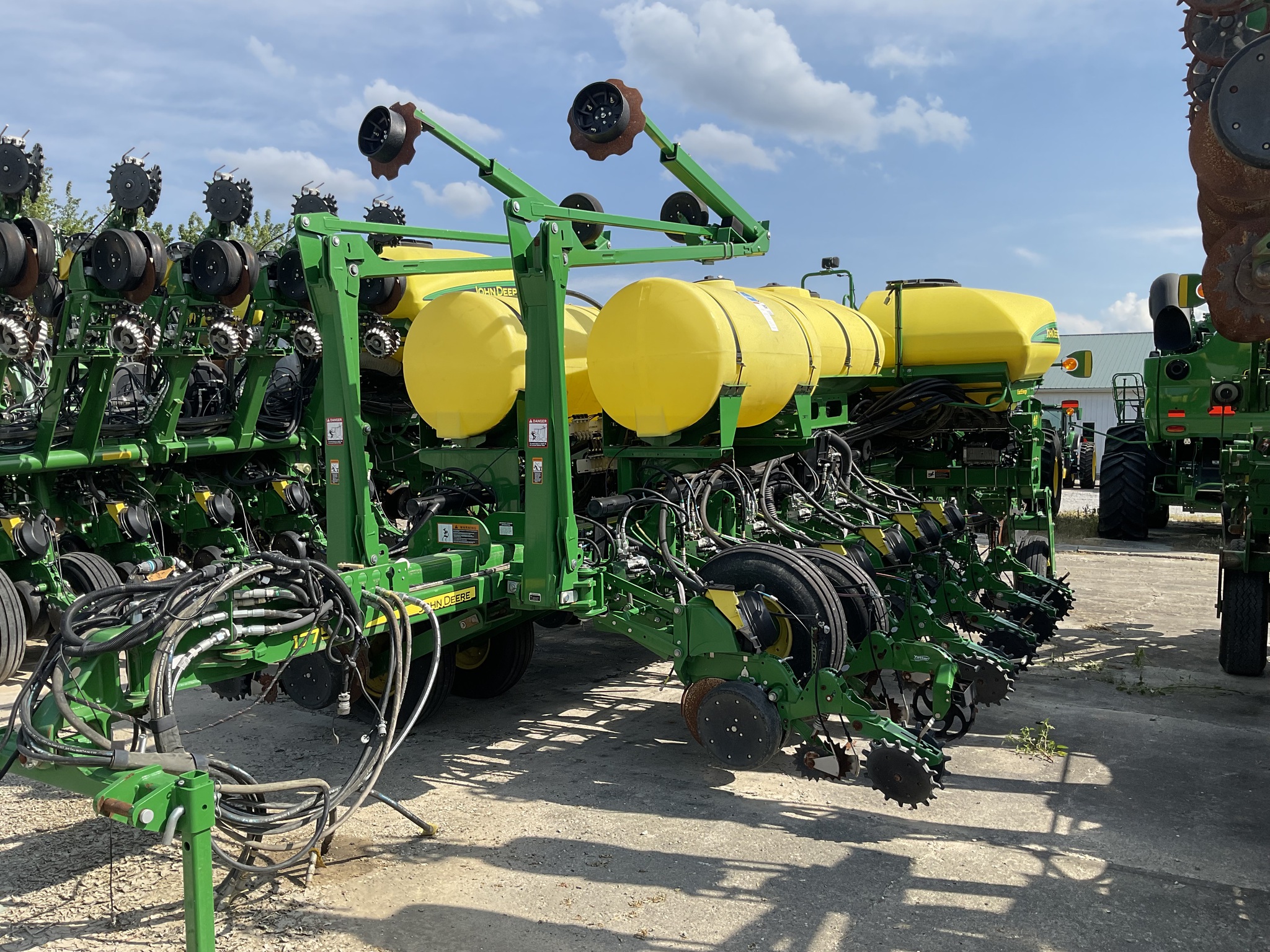 2016 John Deere 1775NT Image 2