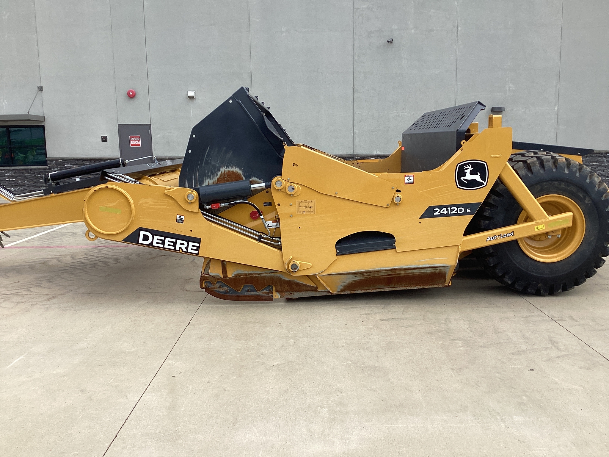 2023 John Deere 2412D E Image 1