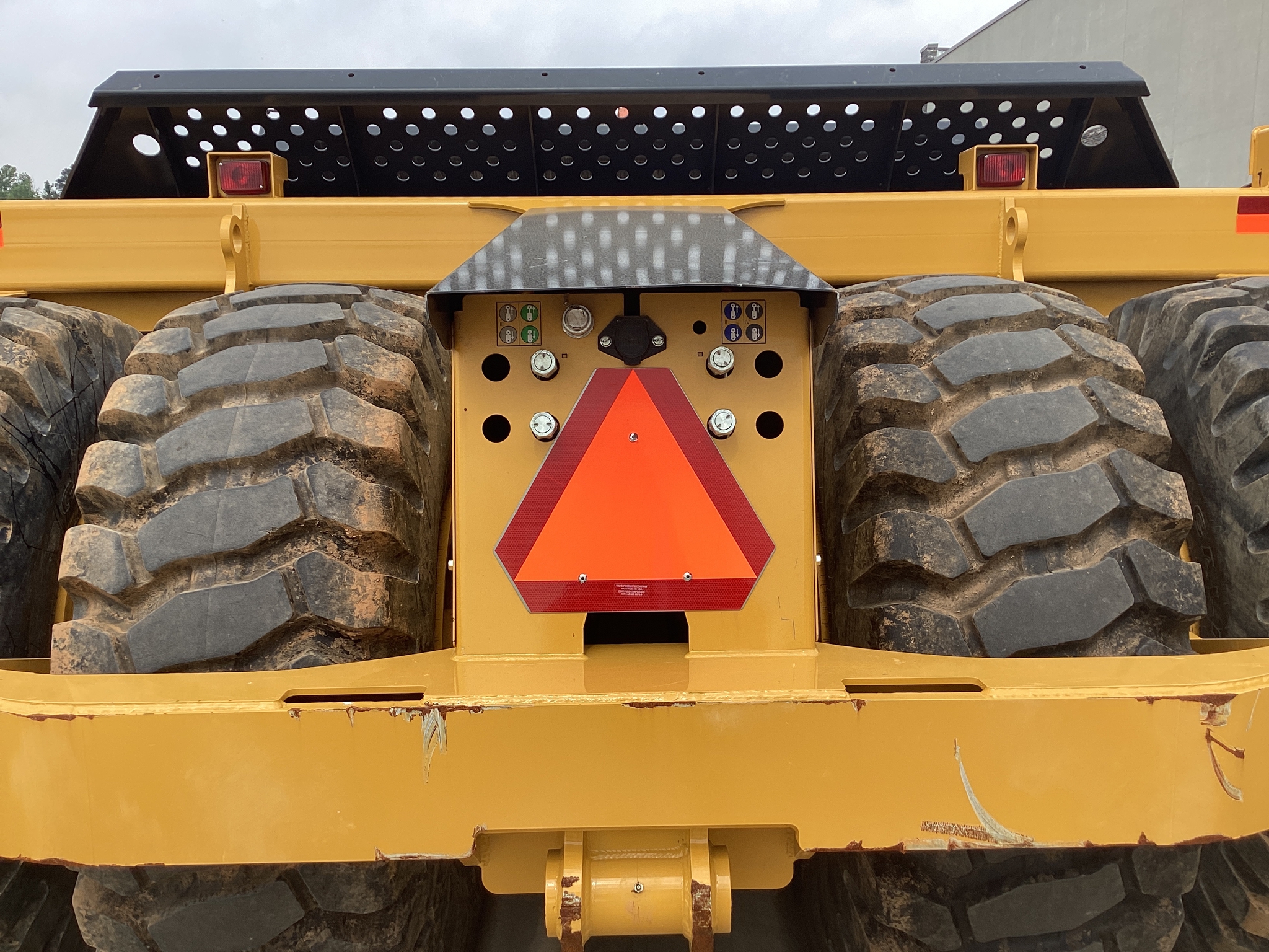 2023 John Deere 2412D E Image 12