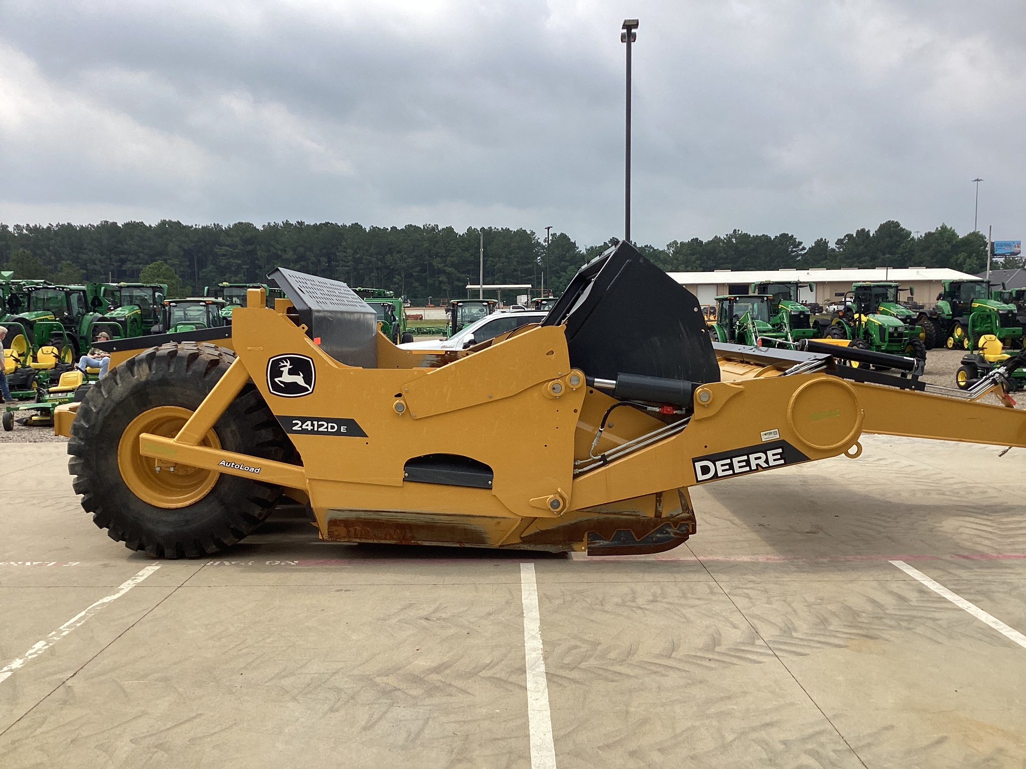 2023 John Deere 2412D E Image 4