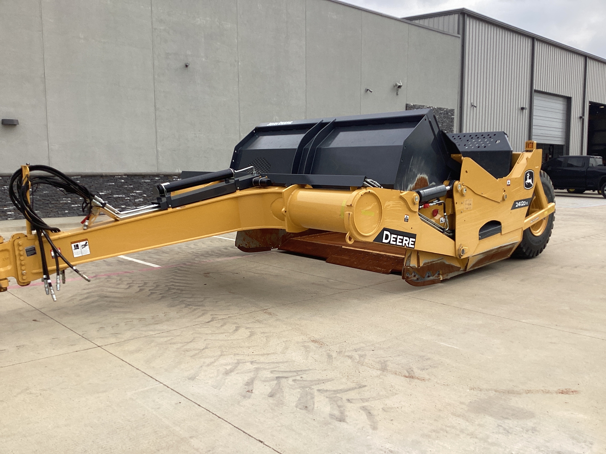 2023 John Deere 2412D E Image 2