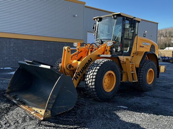 2017 Hyundai HL940