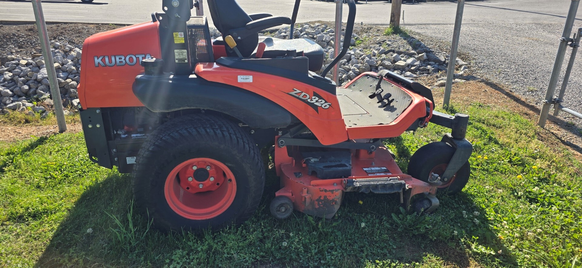 2013 Kubota ZD326 Image 2