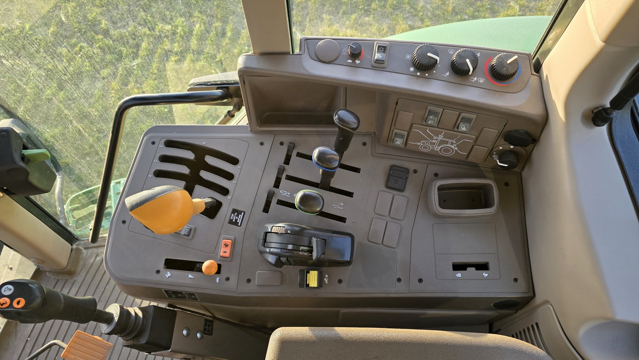 2014 John Deere 6140M Image 20