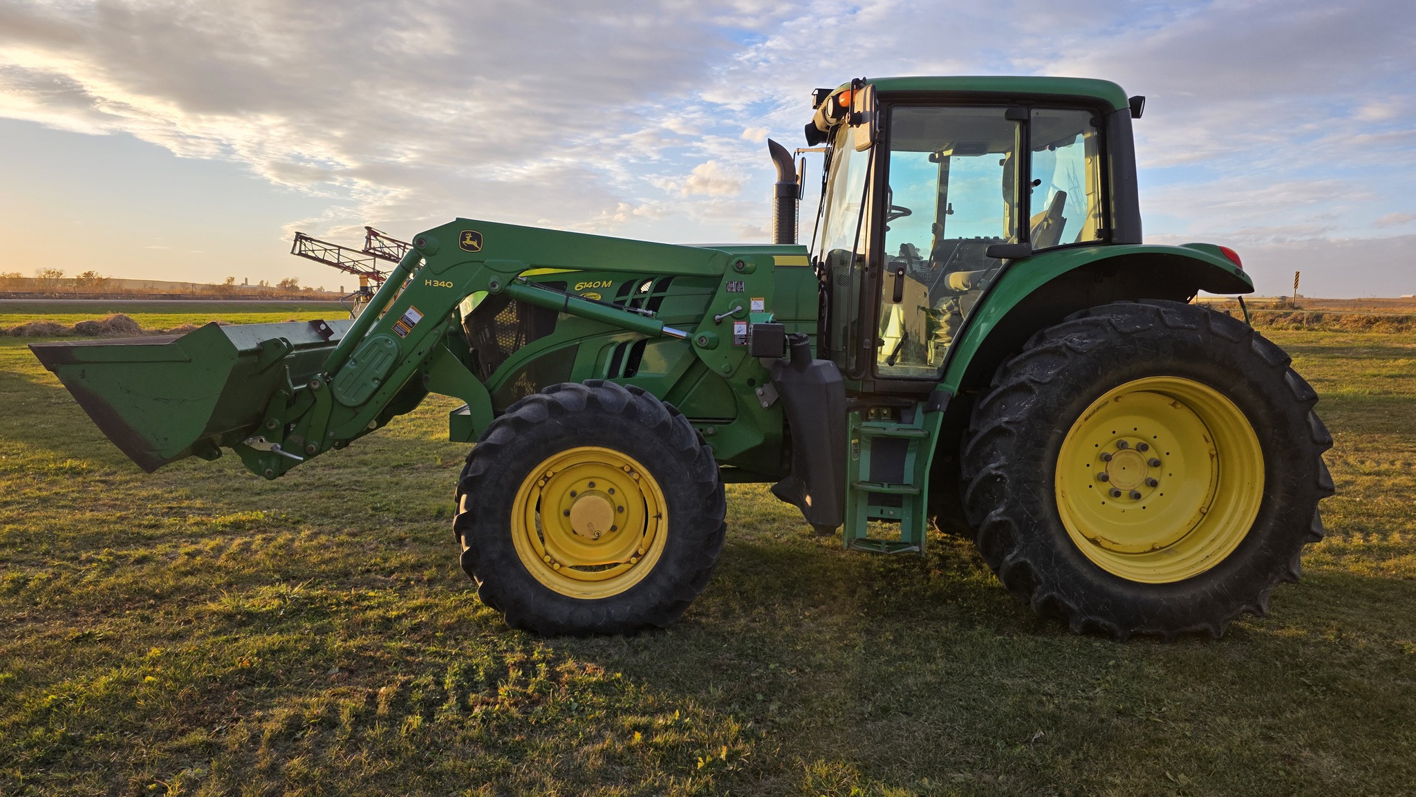 2014 John Deere 6140M Image 2
