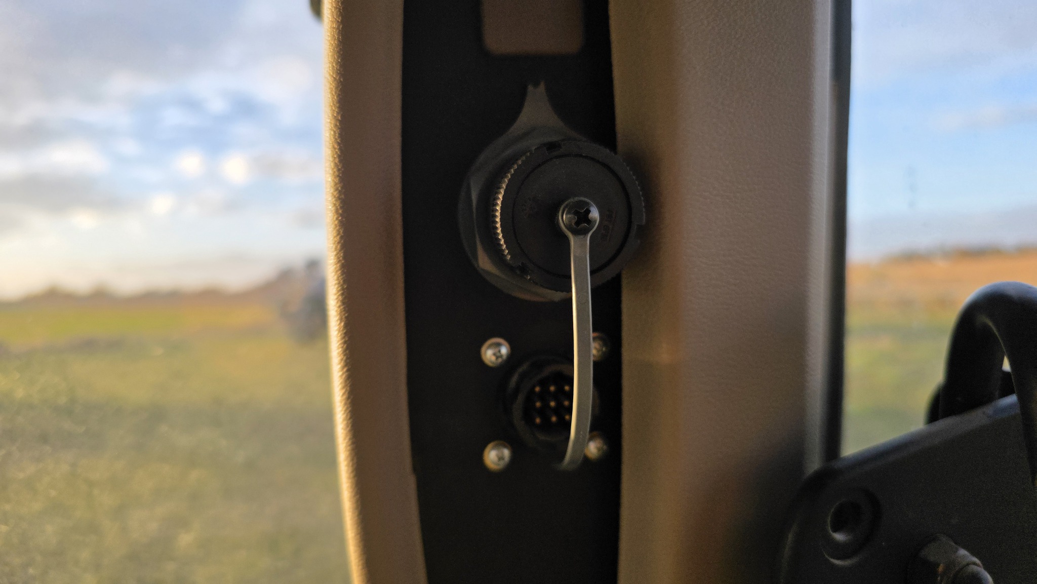 2014 John Deere 6140M Image 23