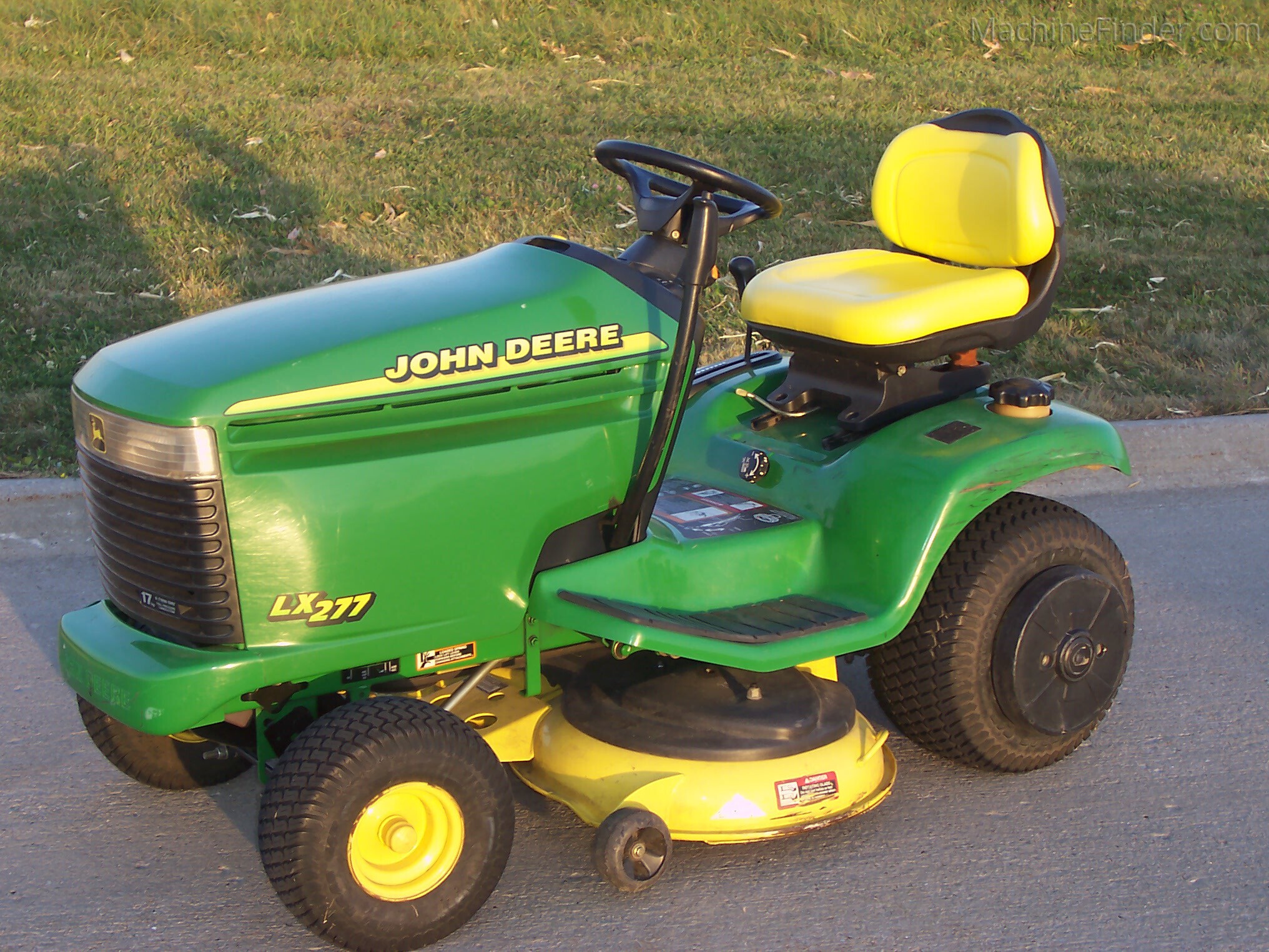 2000 John Deere LX277 w/42 snowthrower | Rasen- und