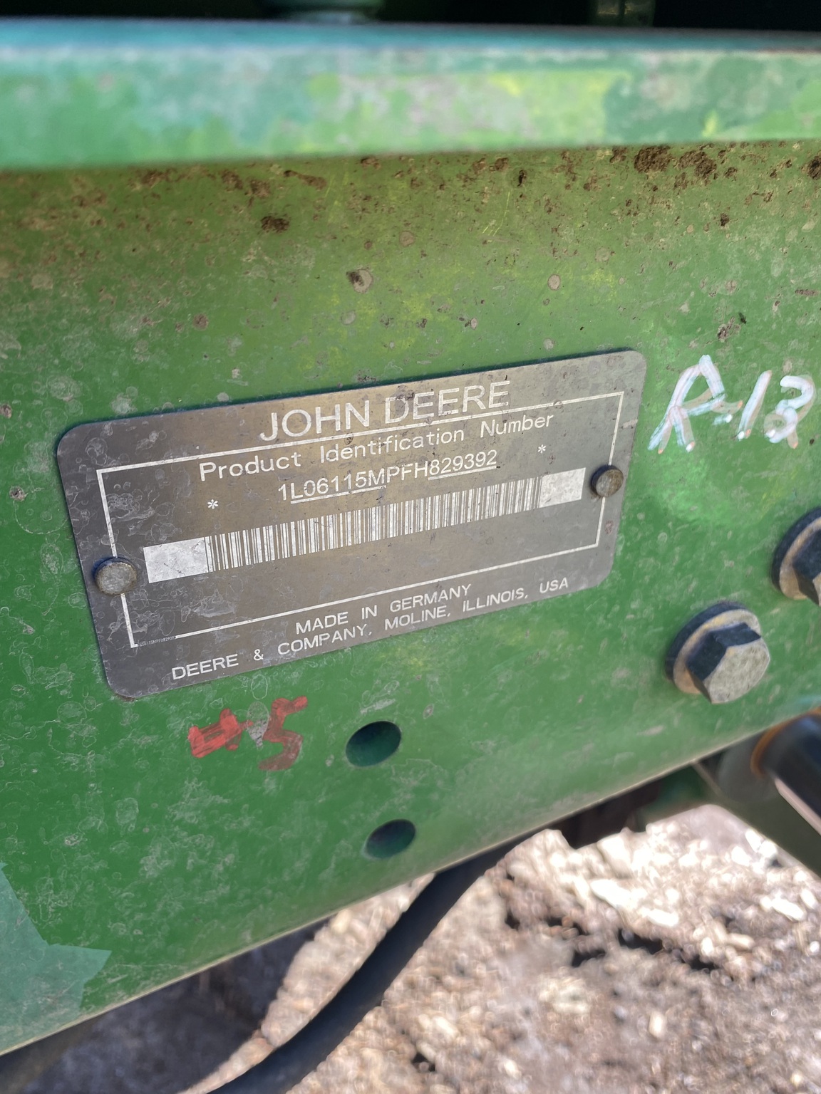 2015 John Deere 6115M Image 15