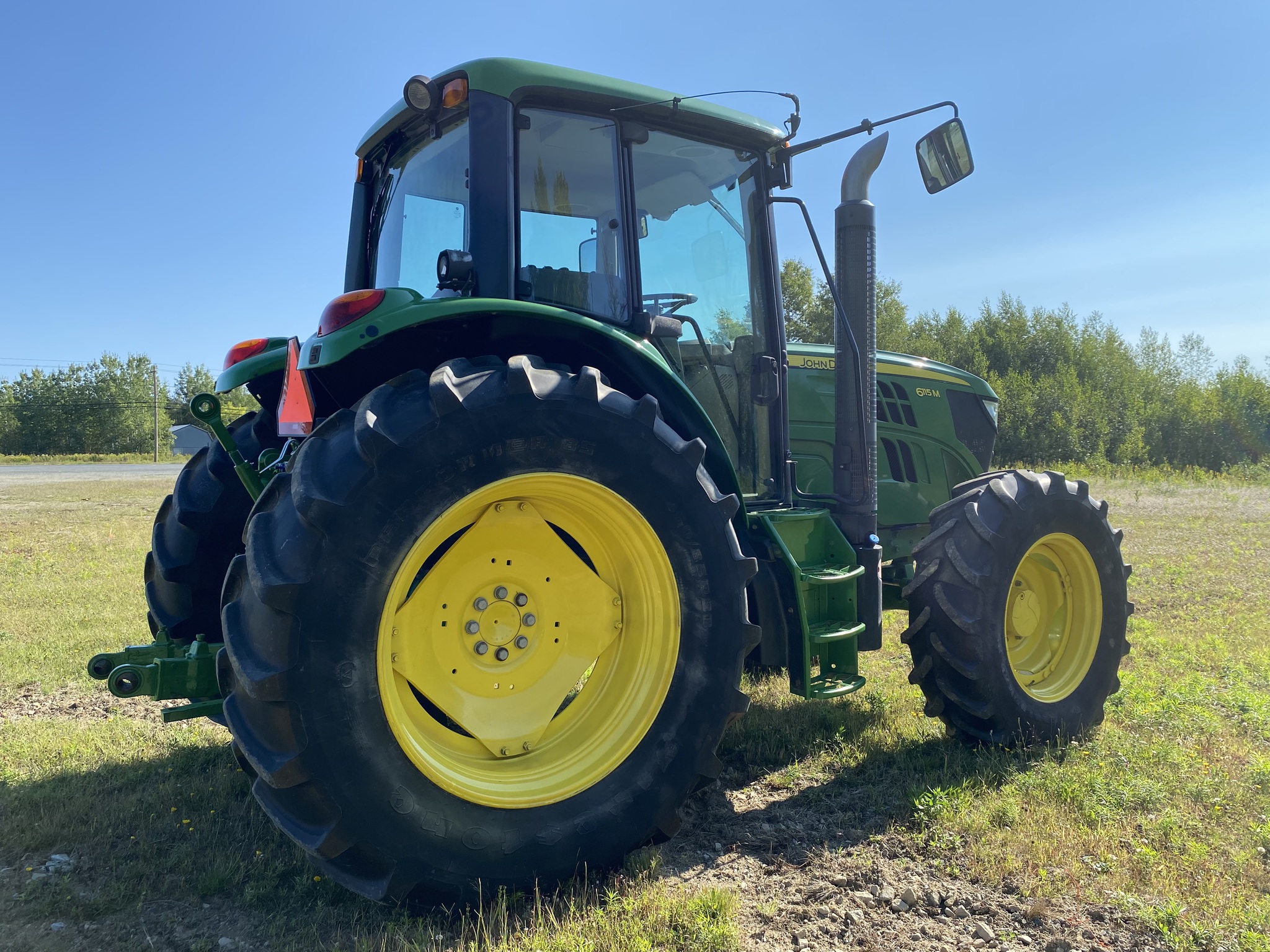2015 John Deere 6115M Image 2