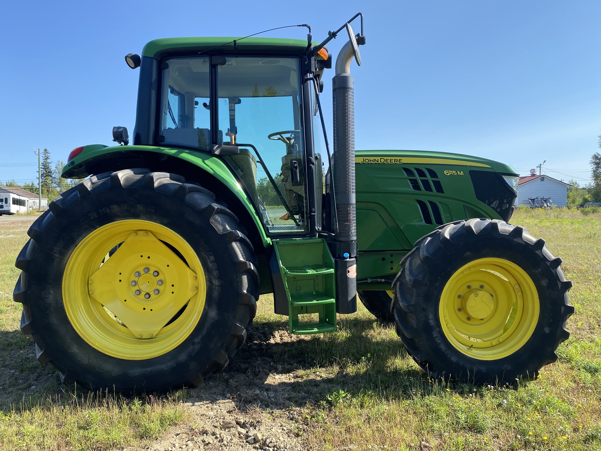 2015 John Deere 6115M Image 3