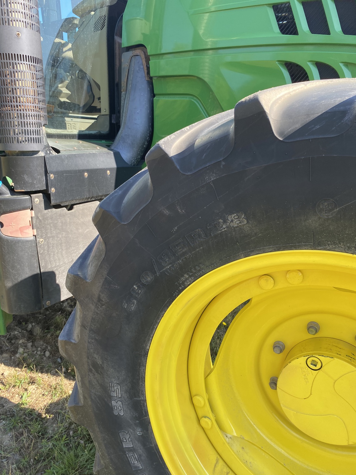 2015 John Deere 6115M Image 10