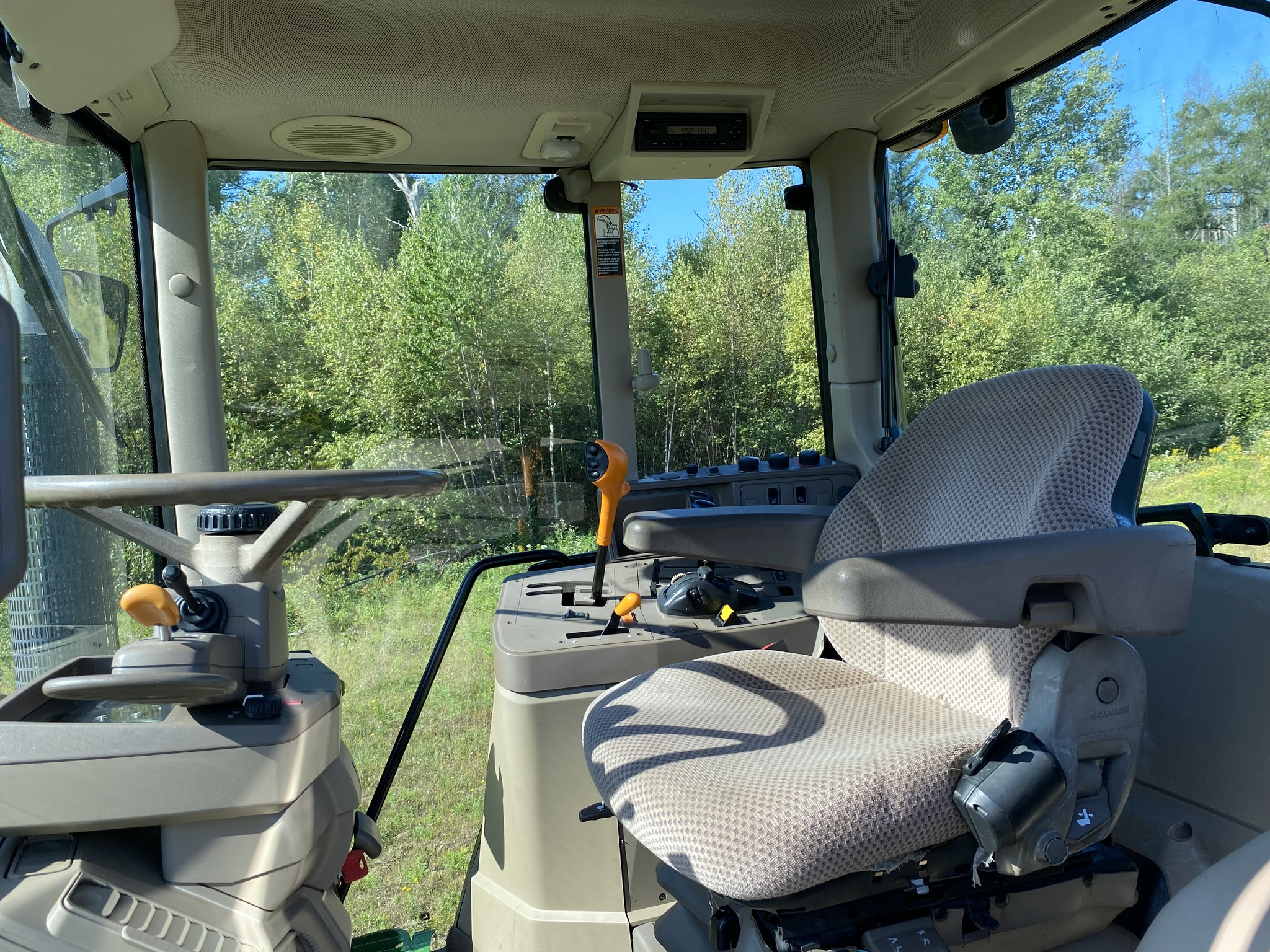 2015 John Deere 6115M Image 12