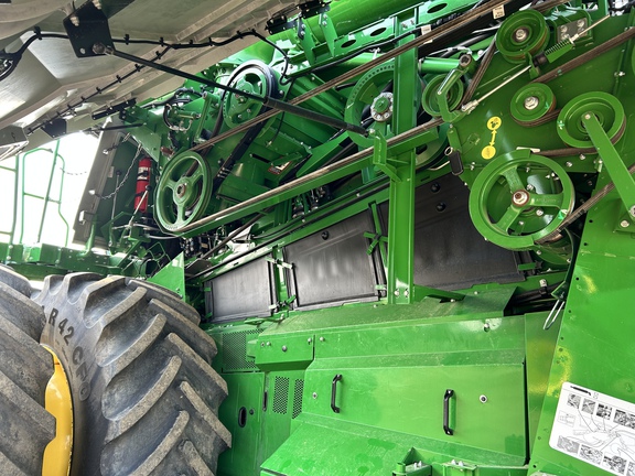 Used 2023 John Deere X9 1100 Combines at Horizon Ag & Turf in Westlock, AB - Photo12