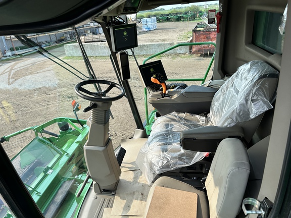 Used 2023 John Deere X9 1100 Combines at Horizon Ag & Turf in Westlock, AB - Photo21