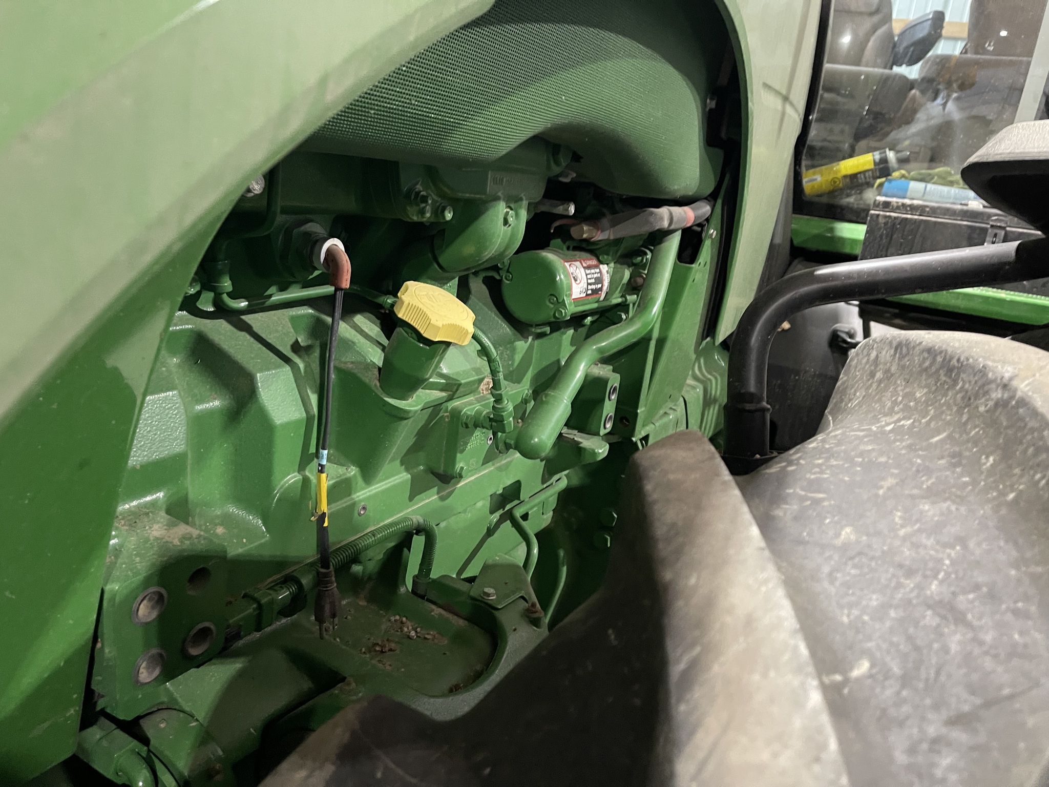 2020 John Deere 8320R Image 9