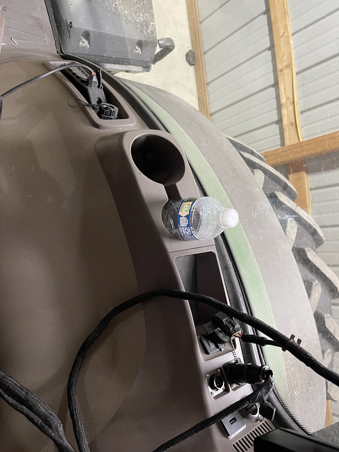 2020 John Deere 8320R Image 31