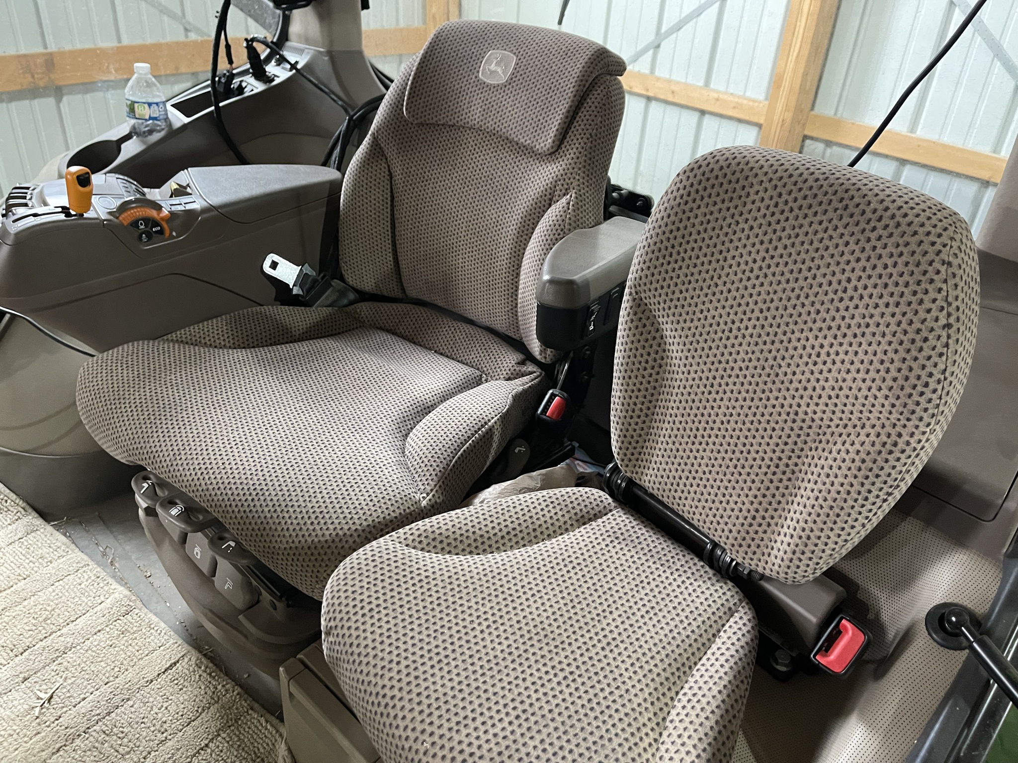 2020 John Deere 8320R Image 33