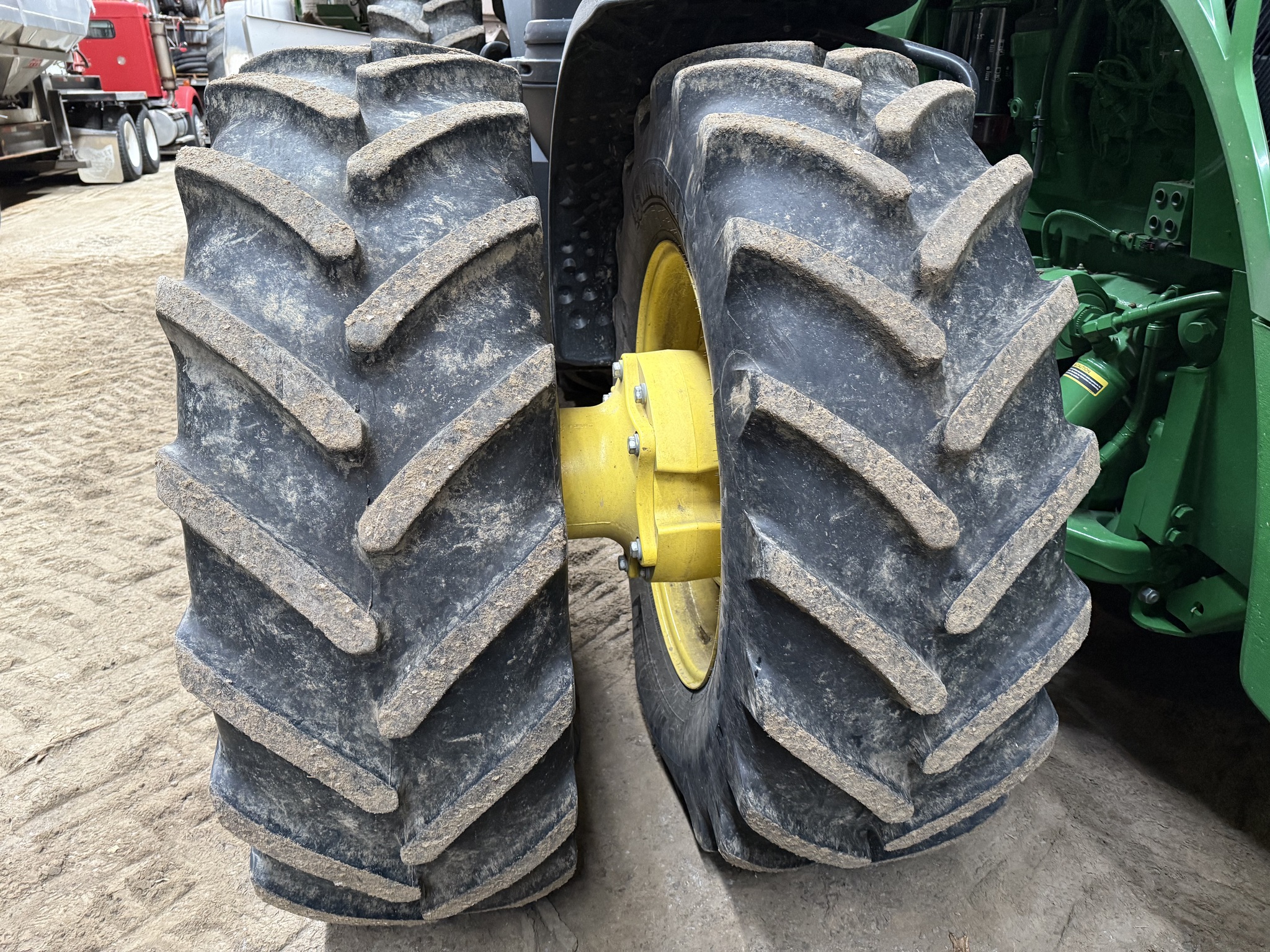 2020 John Deere 8320R Image 16