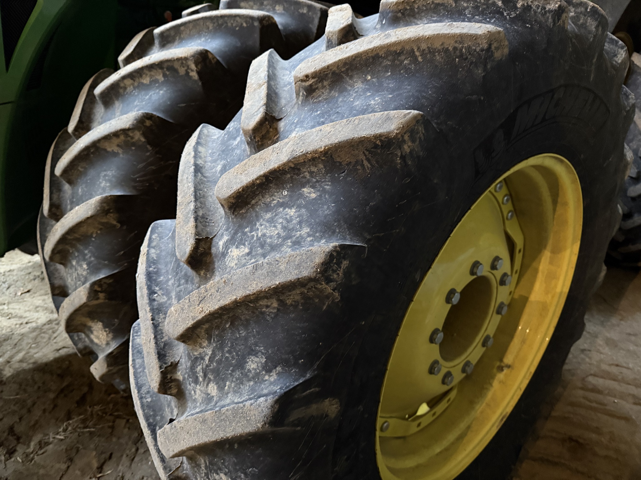 2020 John Deere 8320R Image 25