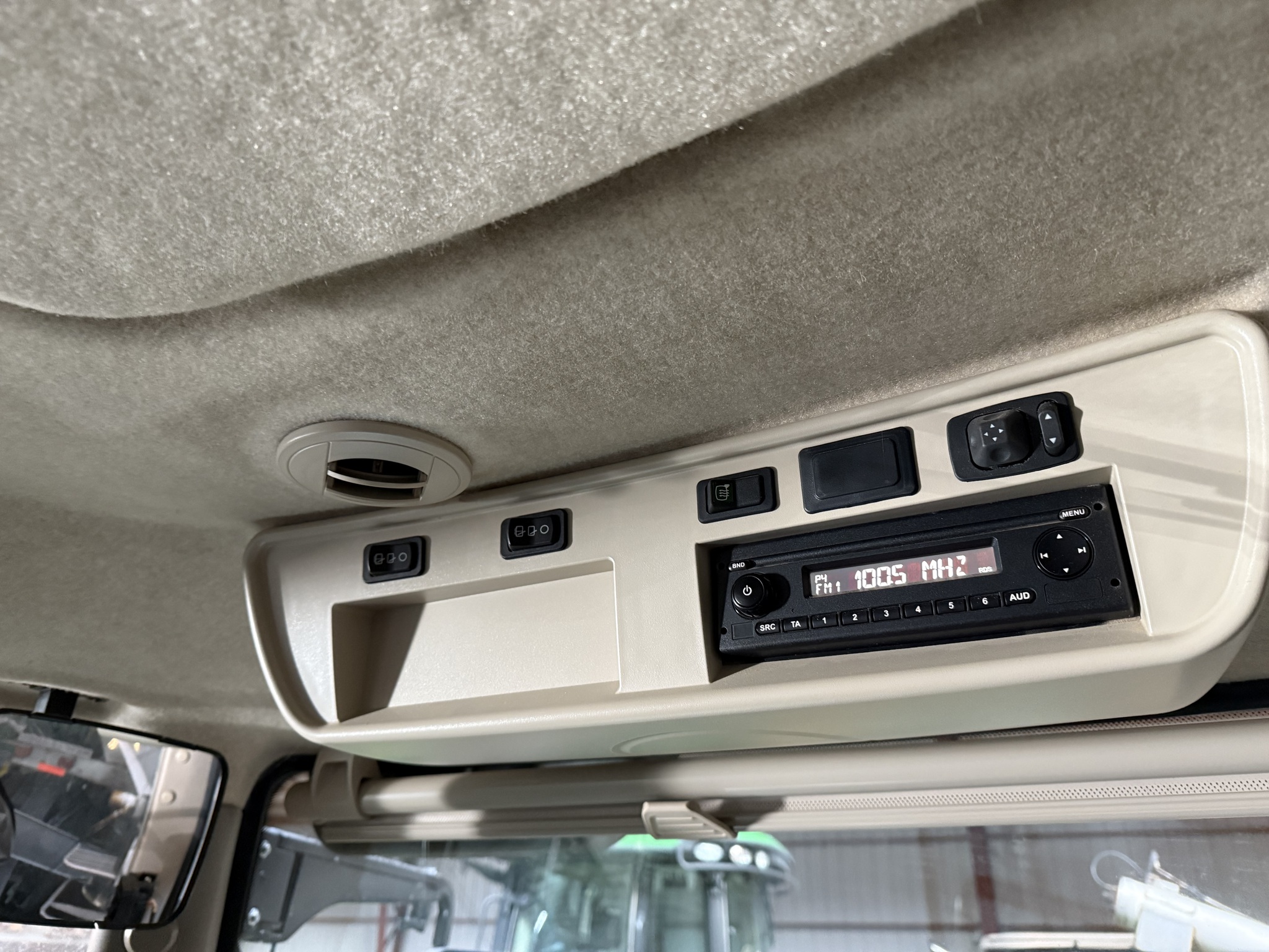 2020 John Deere 8320R Image 36