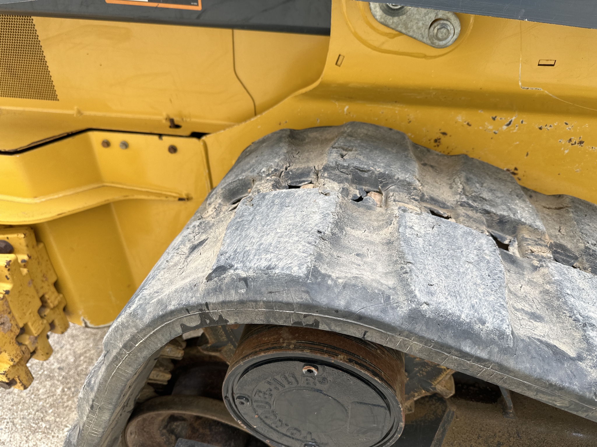 2020 John Deere 325G Image 21