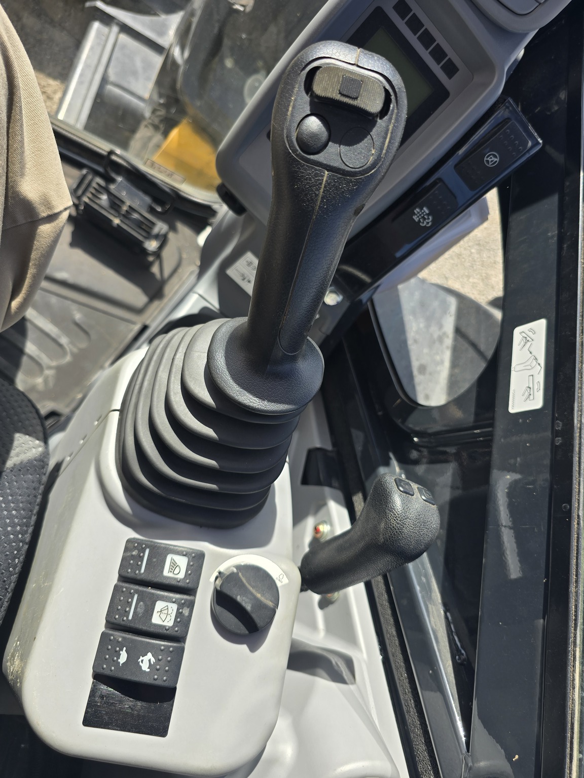 2023 John Deere 60G Image 25