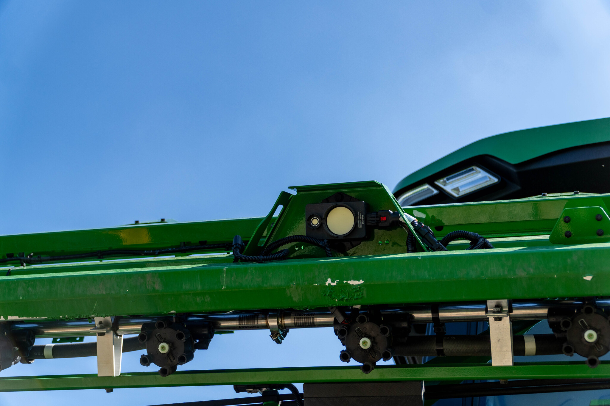 Used 2025 John Deere 410R Self Propelled Sprayers at Koenig Equipment in Urbana, OH - PhotoXL34