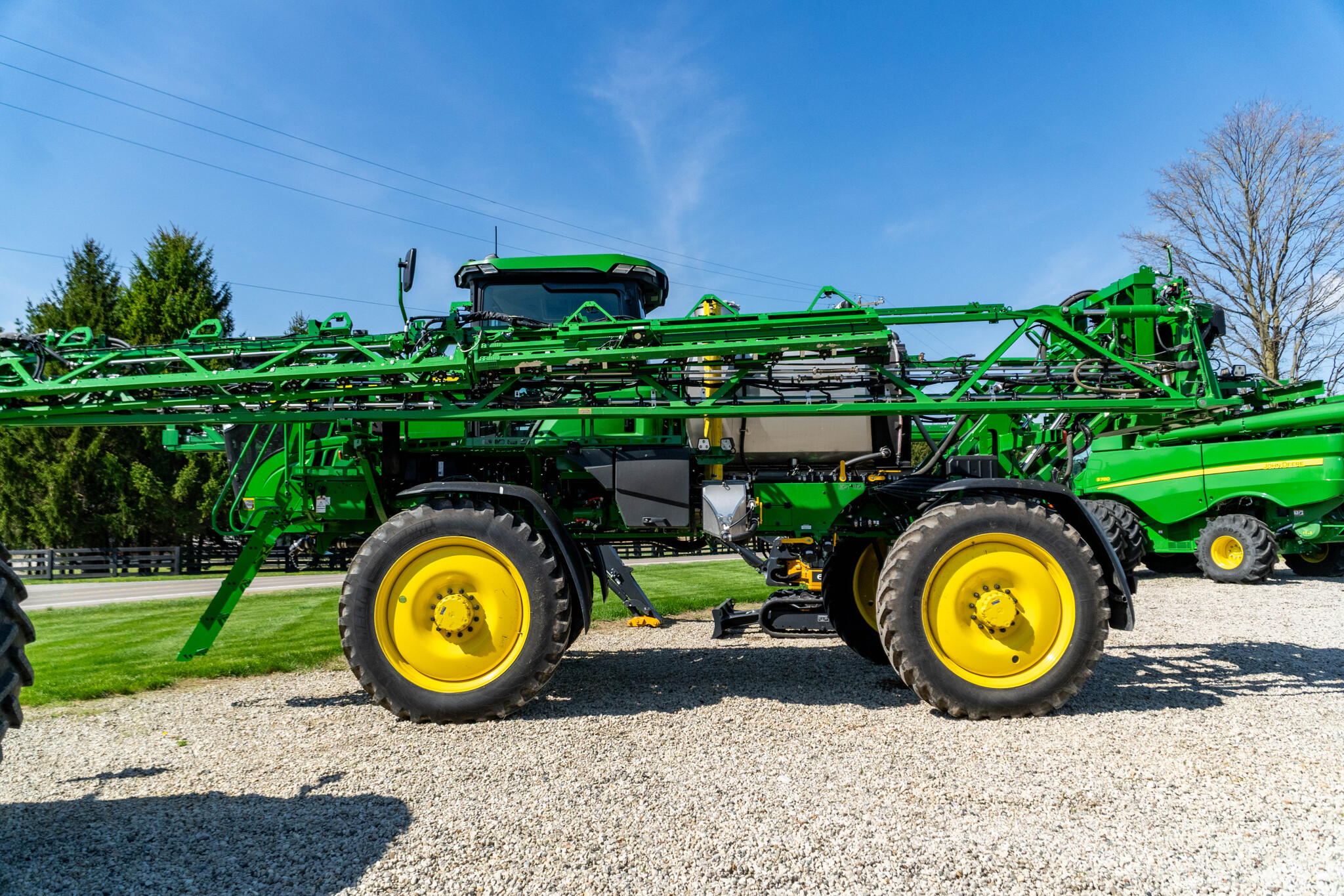 Used 2025 John Deere 410R Self Propelled Sprayers at Koenig Equipment in Urbana, OH - PhotoXL1