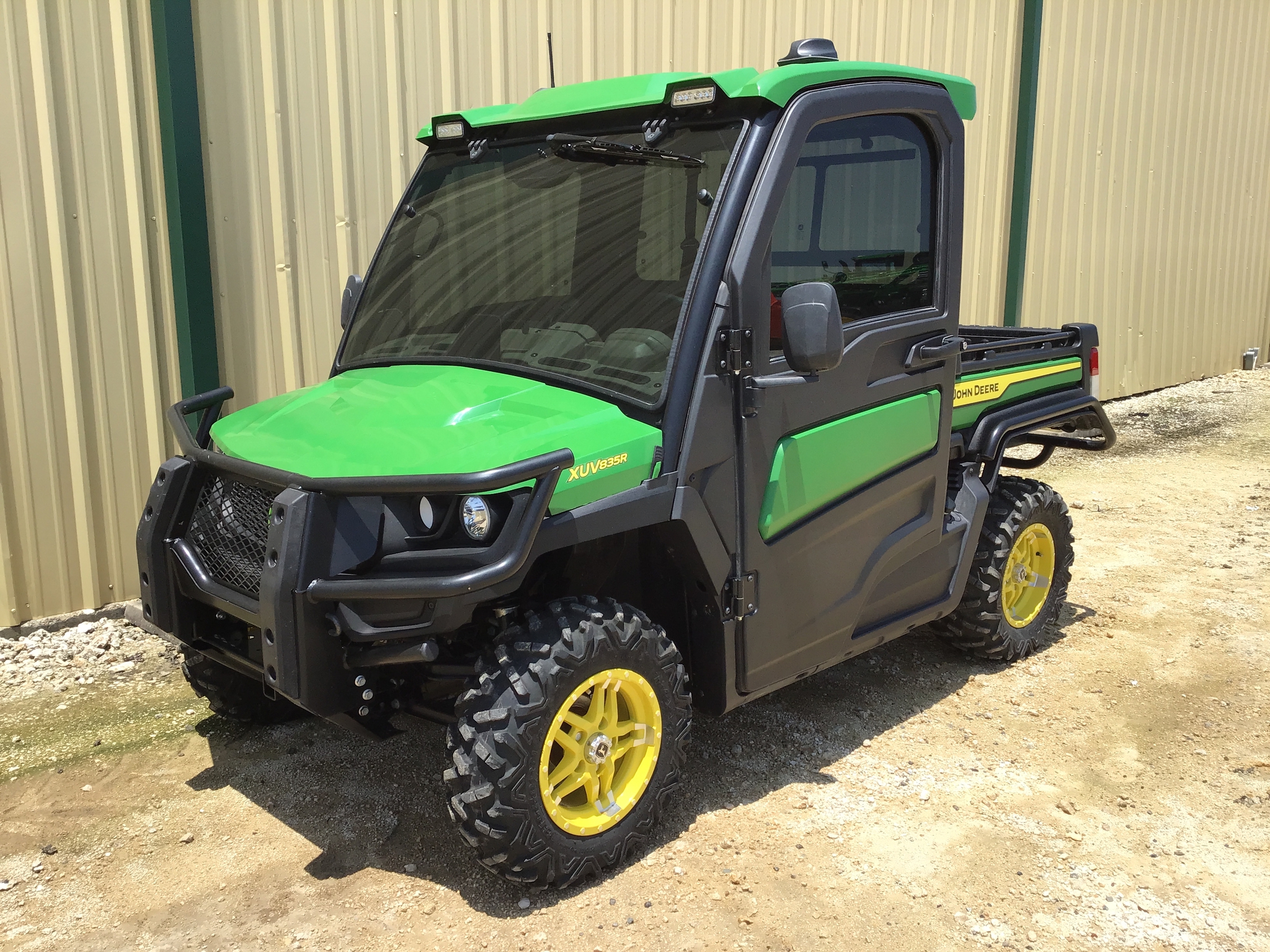 2024 John Deere XUV 835R SIGNATURE Image 2