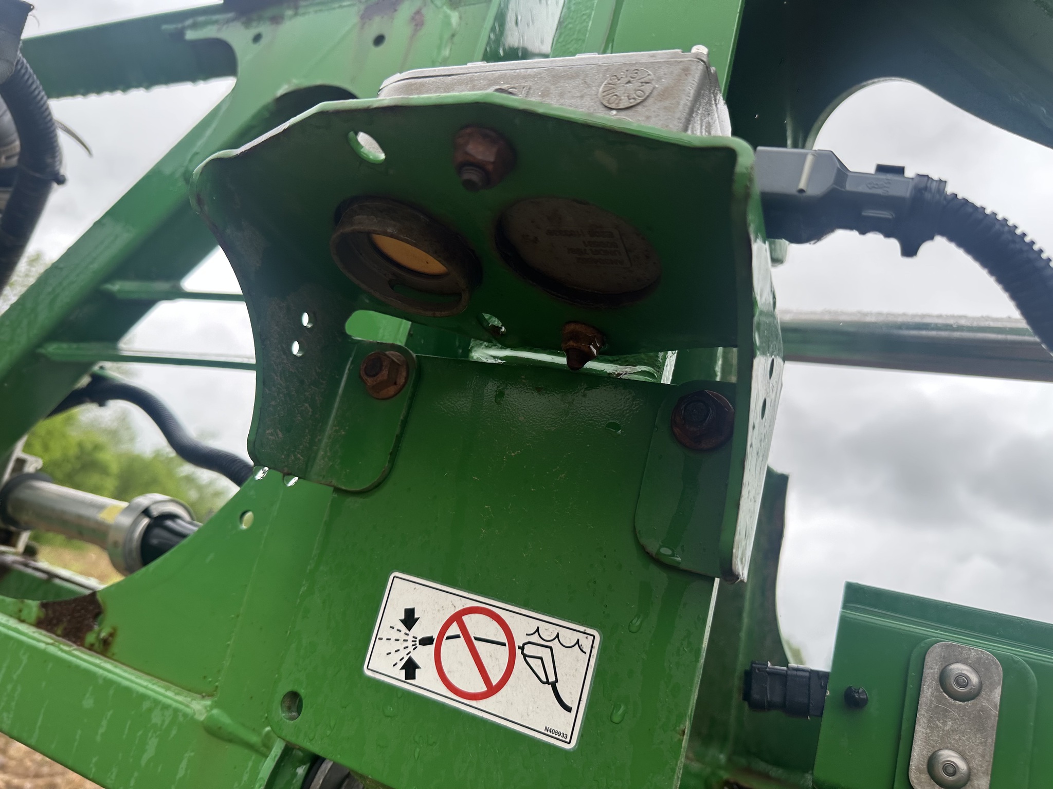 2014 John Deere R4038 Image 11